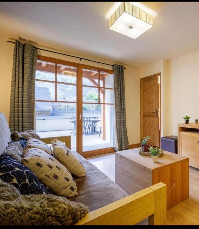 Appartements Avec Piscine Interieure Sauna Parking Etage 1 Au Centre Du Village Dans Residence Cami Real سانت لاري سولون المظهر الخارجي الصورة