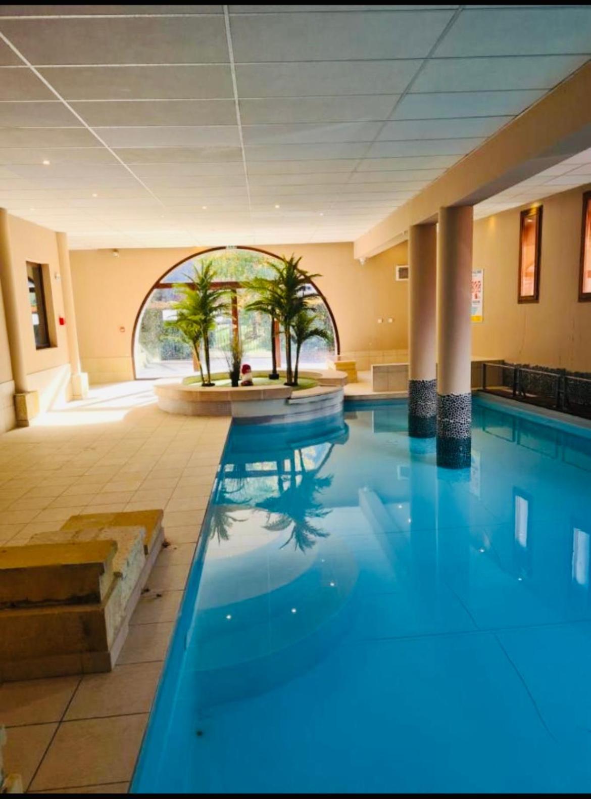 Appartements Avec Piscine Interieure Sauna Parking Etage 1 Au Centre Du Village Dans Residence Cami Real سانت لاري سولون المظهر الخارجي الصورة