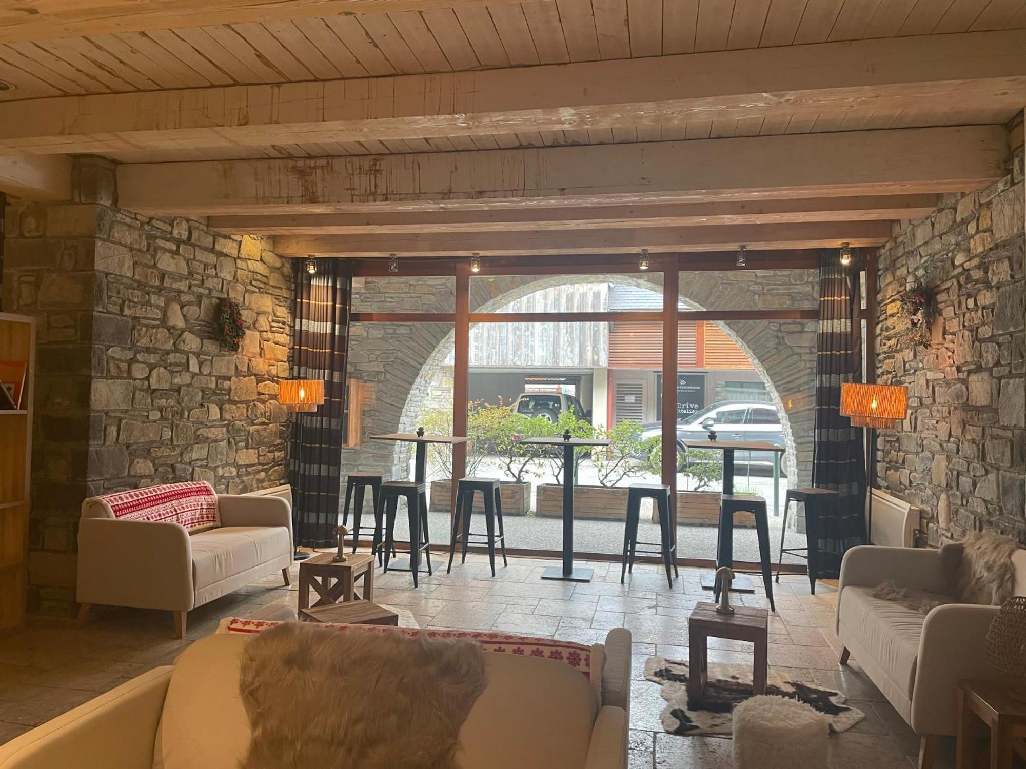 Appartements Avec Piscine Interieure Sauna Parking Etage 1 Au Centre Du Village Dans Residence Cami Real سانت لاري سولون المظهر الخارجي الصورة