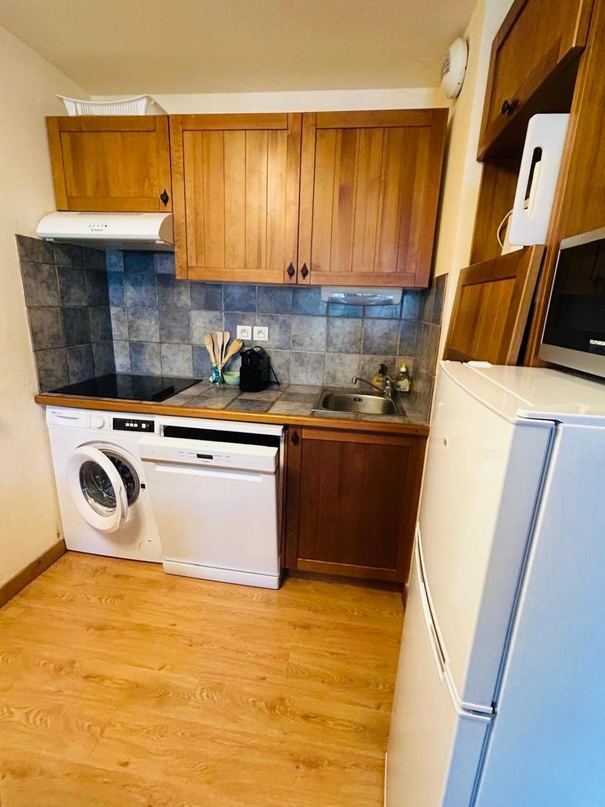 Appartements Avec Piscine Interieure Sauna Parking Etage 1 Au Centre Du Village Dans Residence Cami Real سانت لاري سولون المظهر الخارجي الصورة