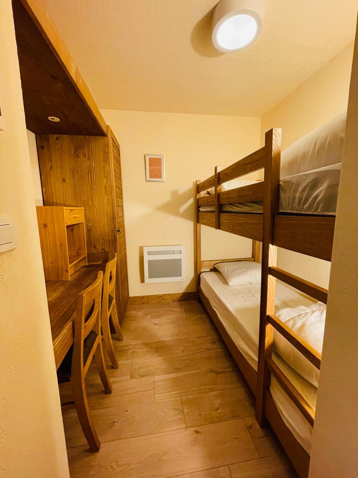 Appartements Avec Piscine Interieure Sauna Parking Etage 1 Au Centre Du Village Dans Residence Cami Real سانت لاري سولون المظهر الخارجي الصورة