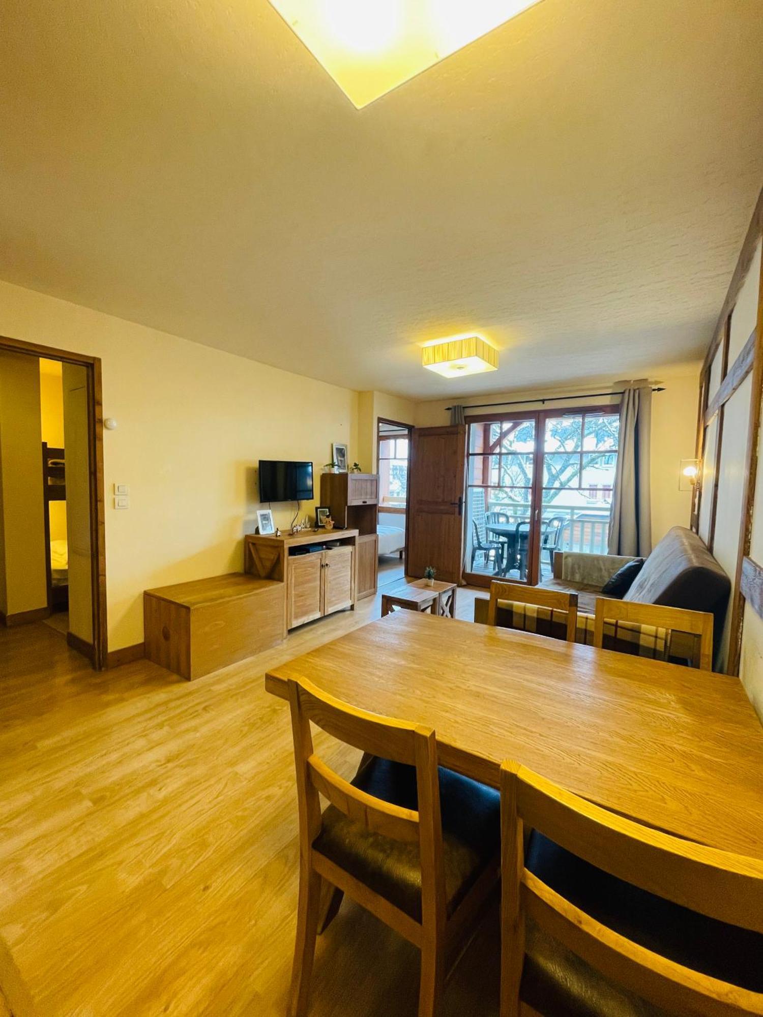 Appartements Avec Piscine Interieure Sauna Parking Etage 1 Au Centre Du Village Dans Residence Cami Real سانت لاري سولون المظهر الخارجي الصورة