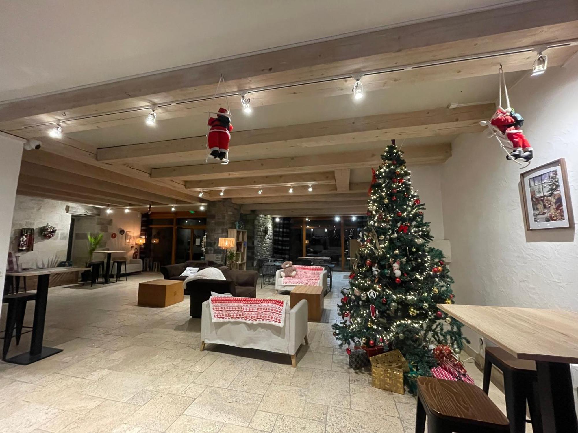 Appartements Avec Piscine Interieure Sauna Parking Etage 1 Au Centre Du Village Dans Residence Cami Real سانت لاري سولون المظهر الخارجي الصورة