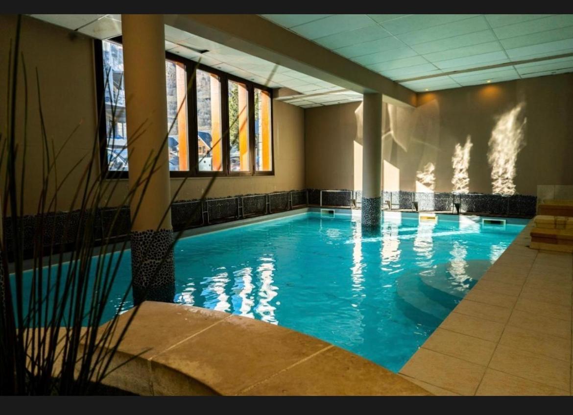 Appartements Avec Piscine Interieure Sauna Parking Etage 1 Au Centre Du Village Dans Residence Cami Real سانت لاري سولون المظهر الخارجي الصورة